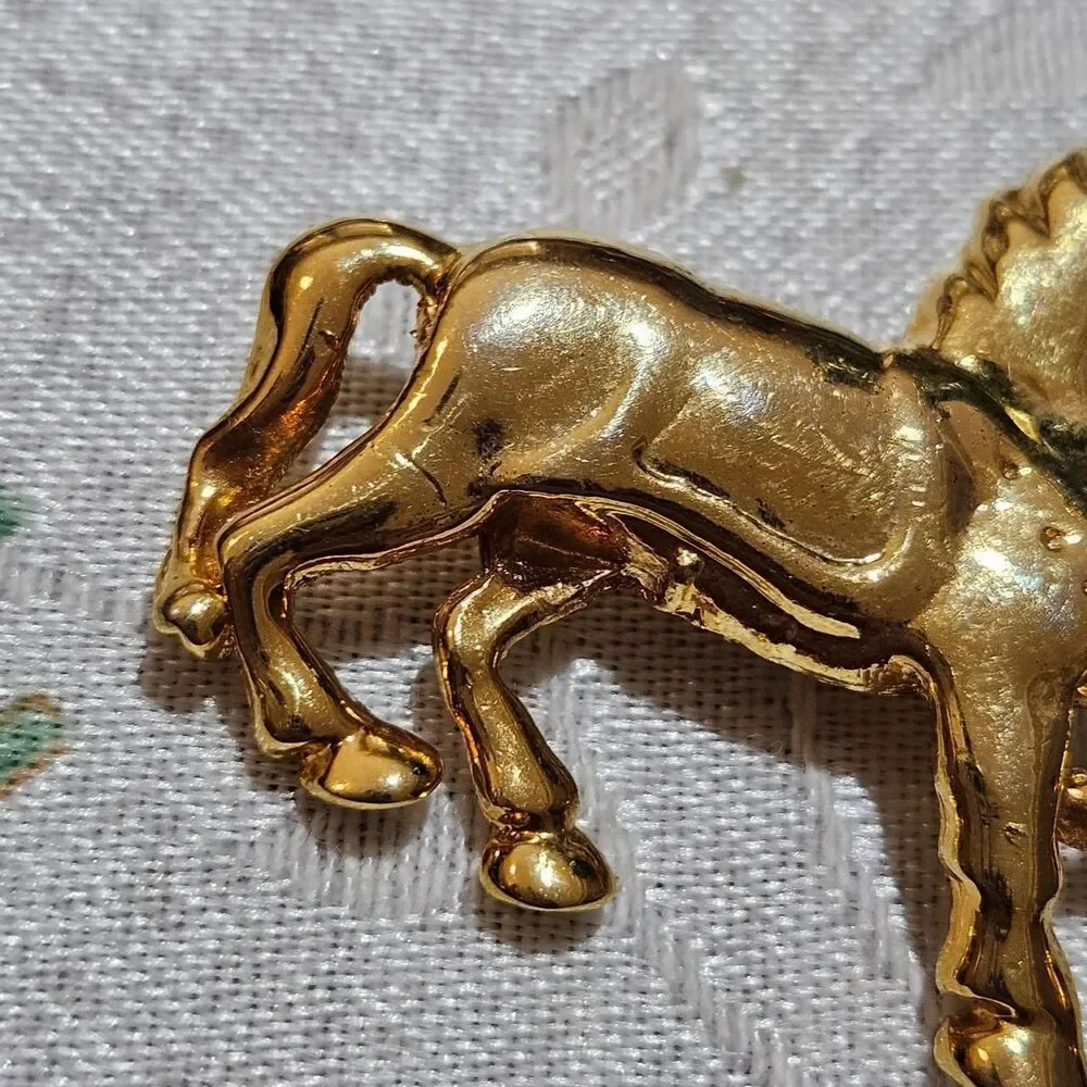vintage cottagecore western gold tone horse brooch